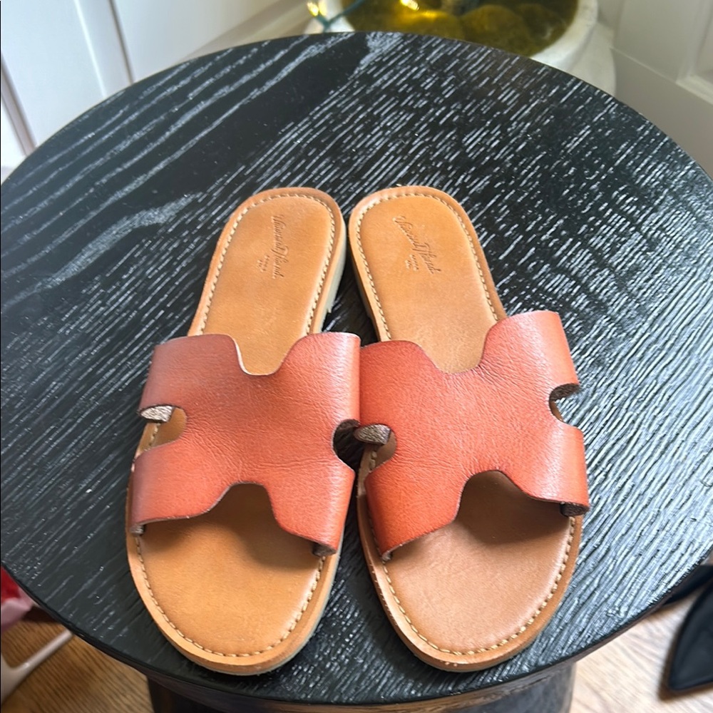 Universal Thread Tan and Brown Slide Sandals
